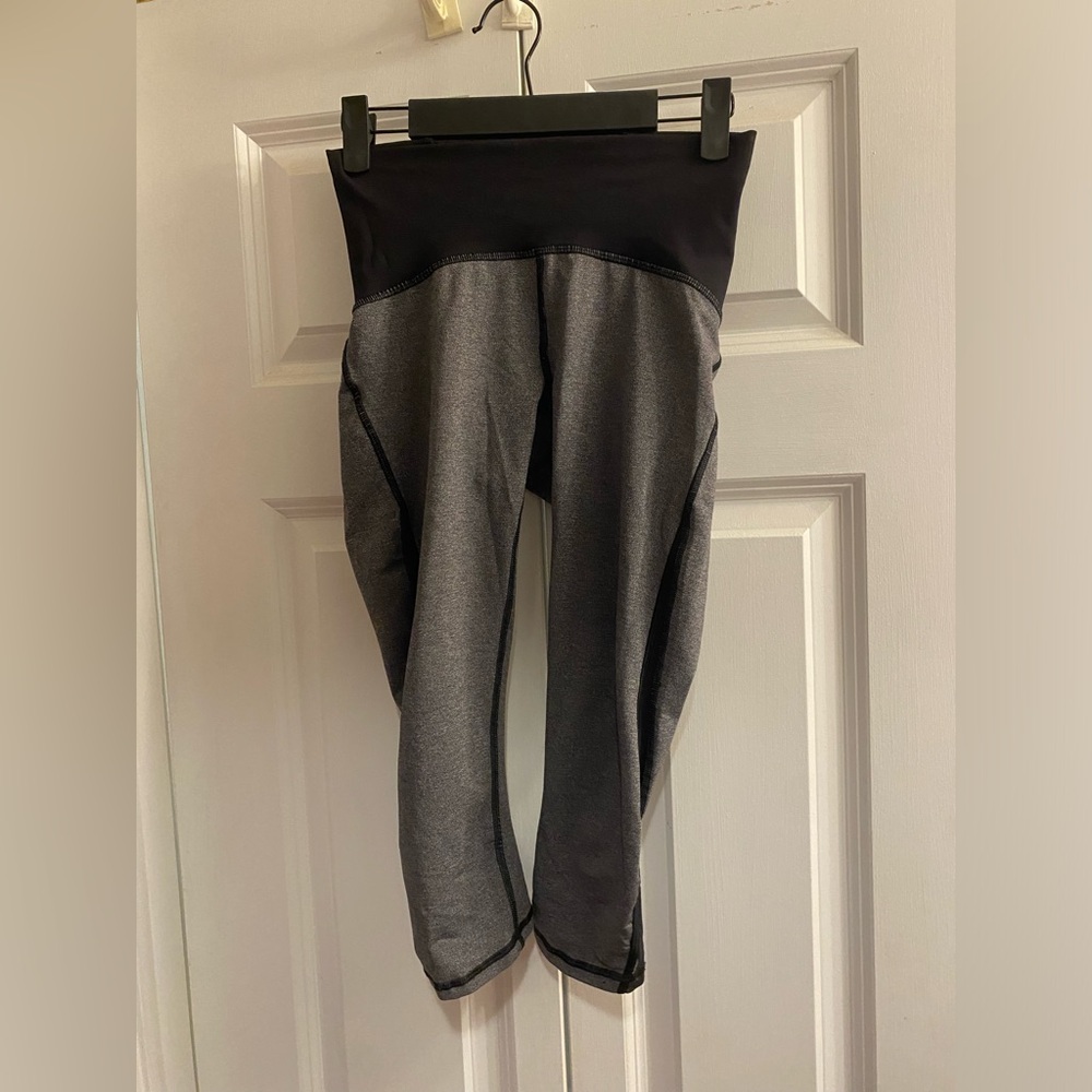 Lululemon Leggings (caprese style) mesh on the sides